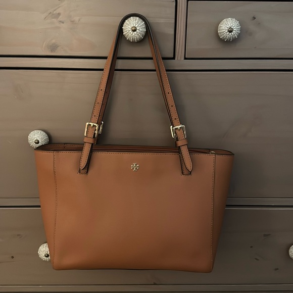 Tory Burch Handbags - Tory Burch Emerson Purse